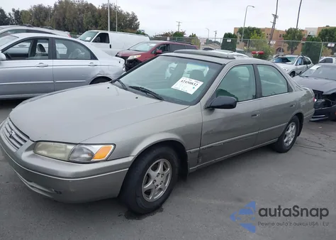 1999 Toyota Camry Xle z USA, uszkodzony, nr VIN 4T1BG22K3XU473209